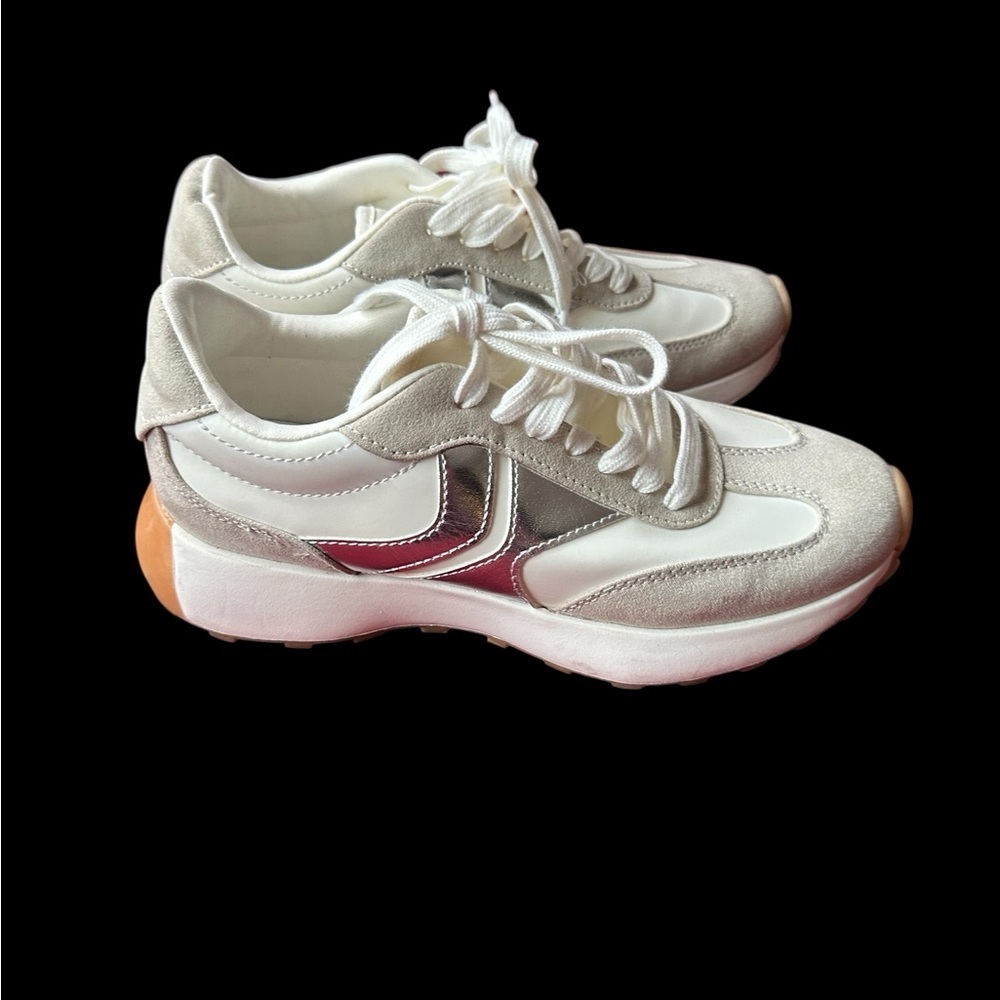 Steve Madden Women's Sneakers in White, Silver, and Tan